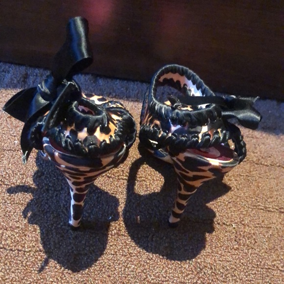 Betsy Johnson beautiful cocktail shoes - Picture 6 of 9
